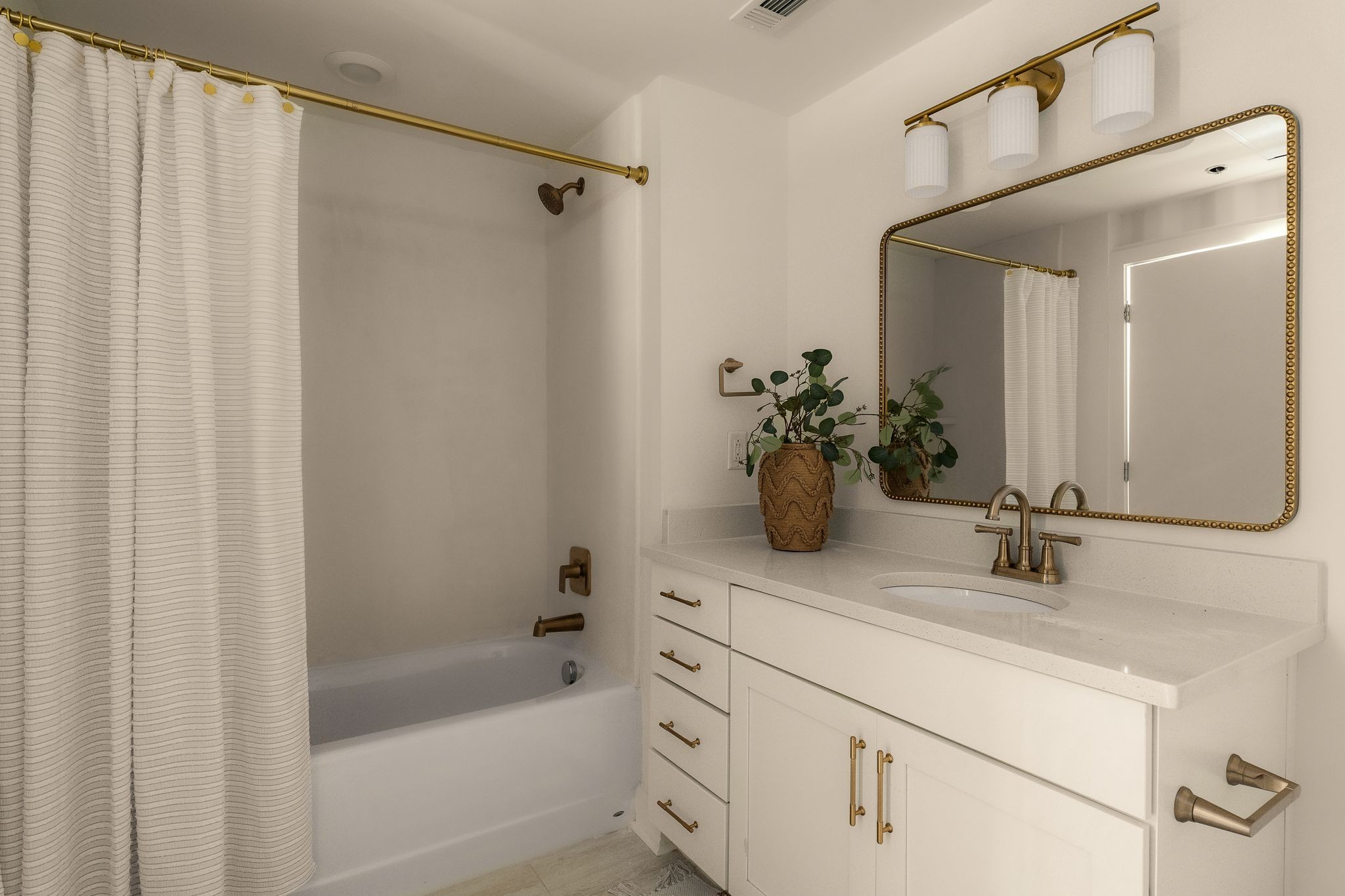 2126 Byrum Ave Unit: 2132