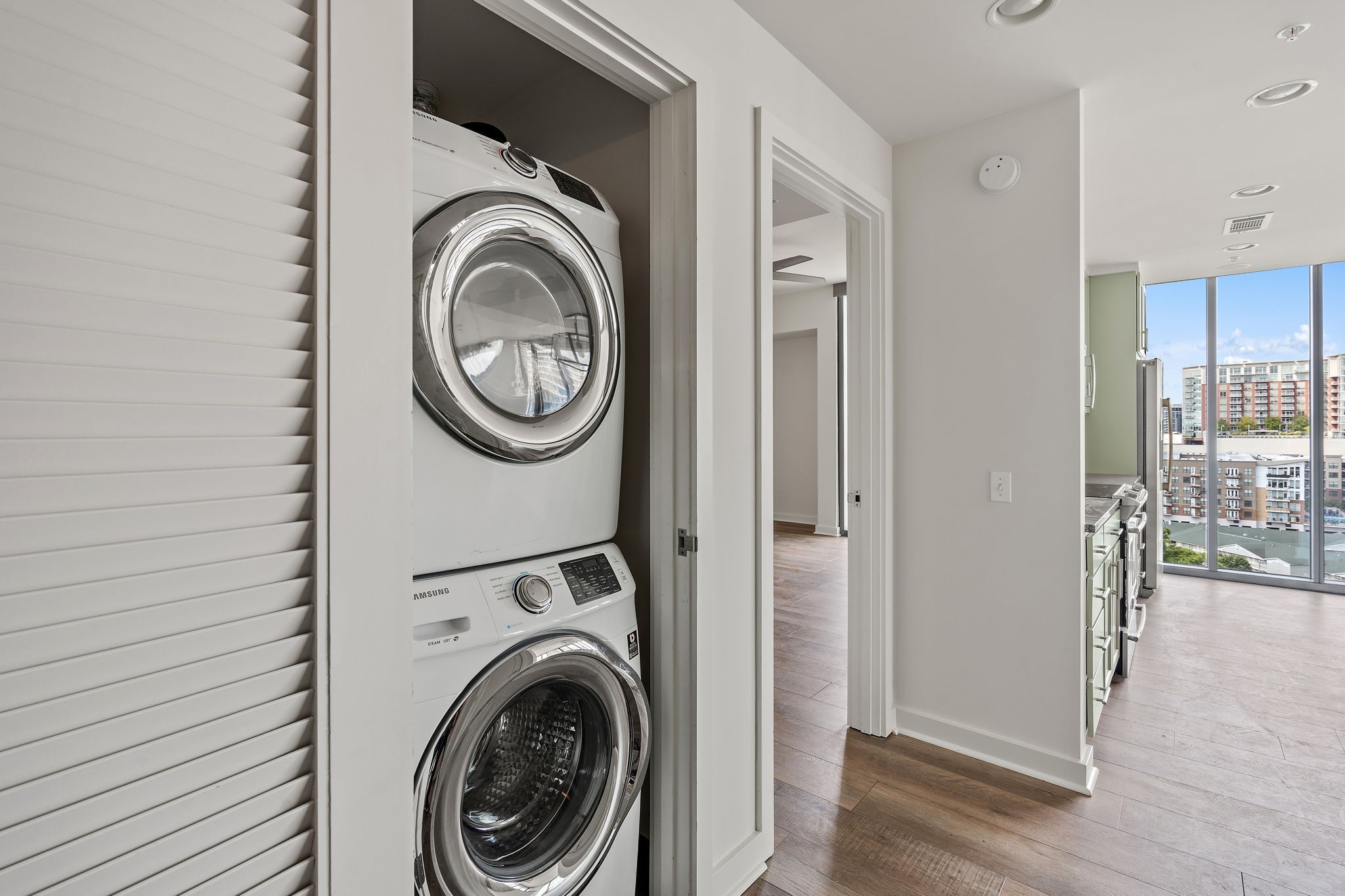 1212 Laurel St Unit: 1215
