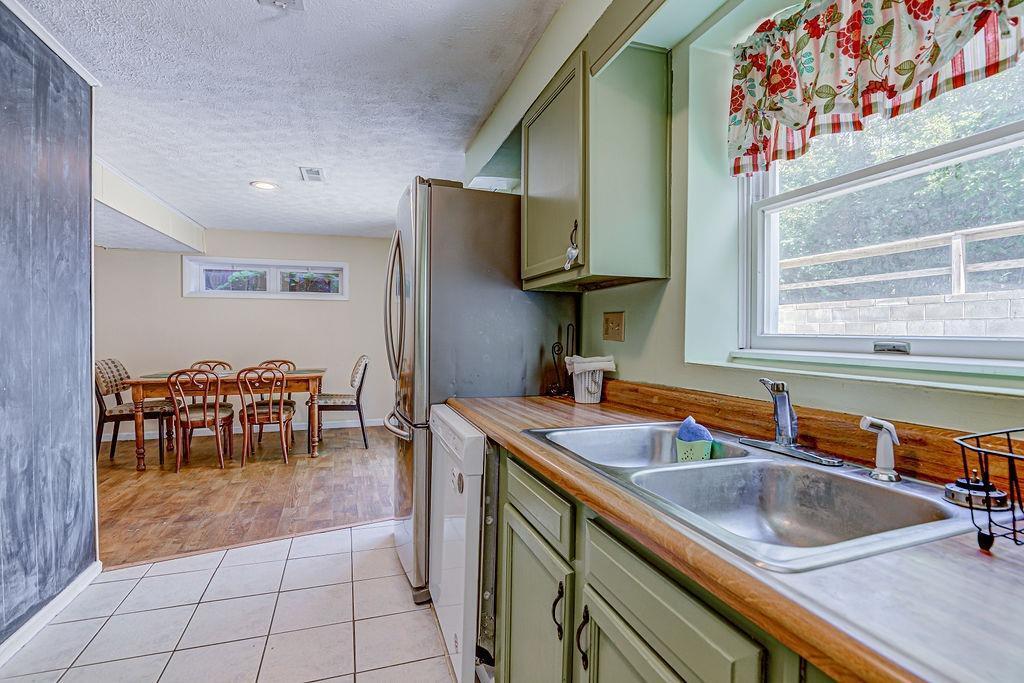 200 W Sycamore Street