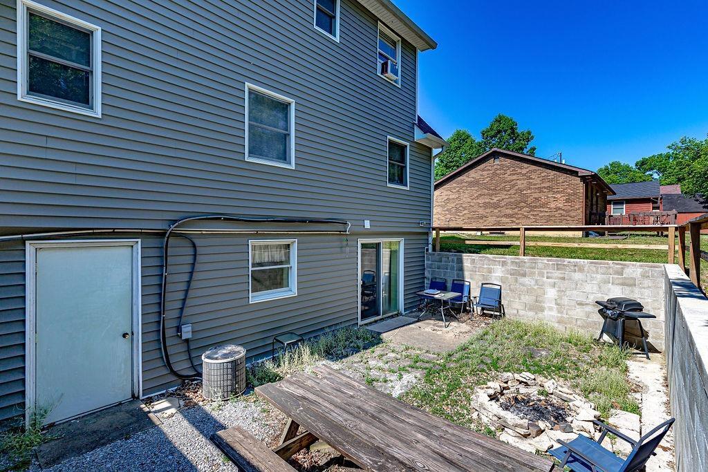 200 W Sycamore Street