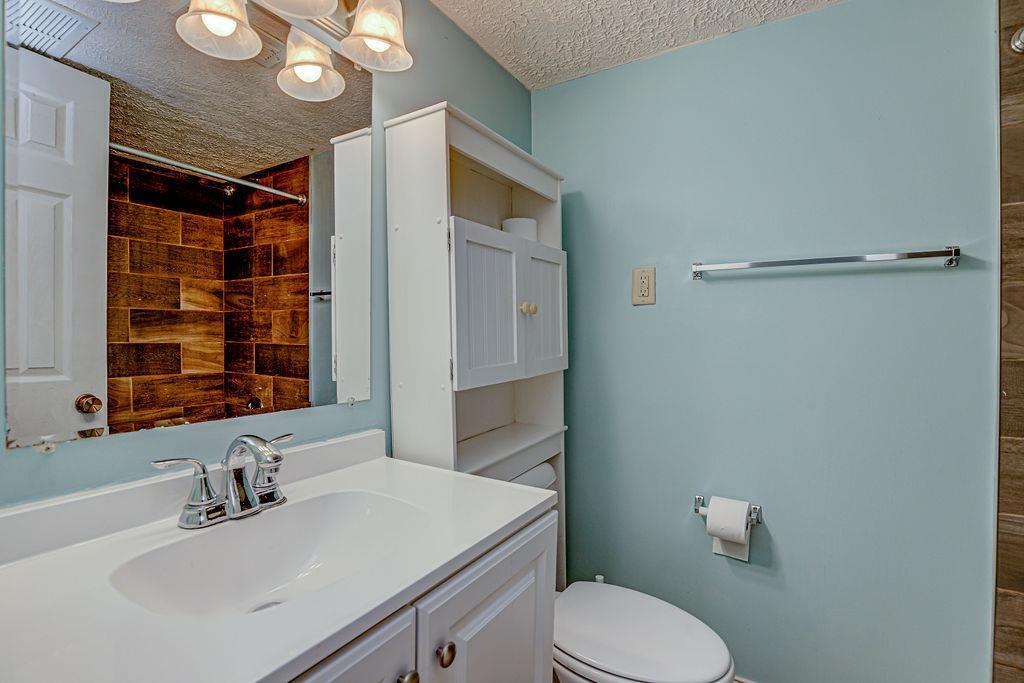 200 W Sycamore Street