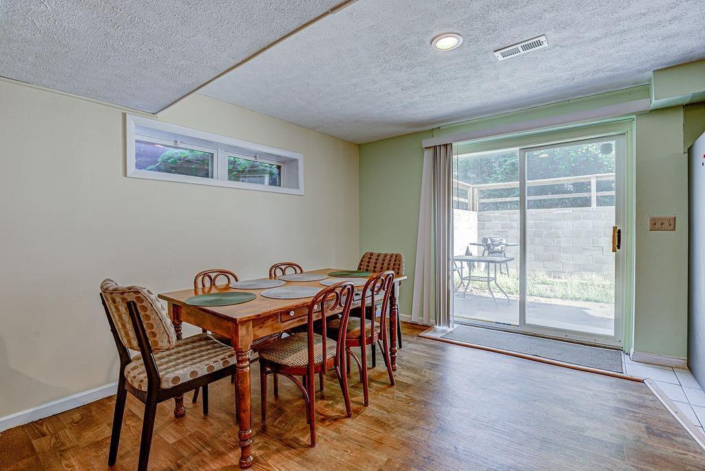 200 W Sycamore Street