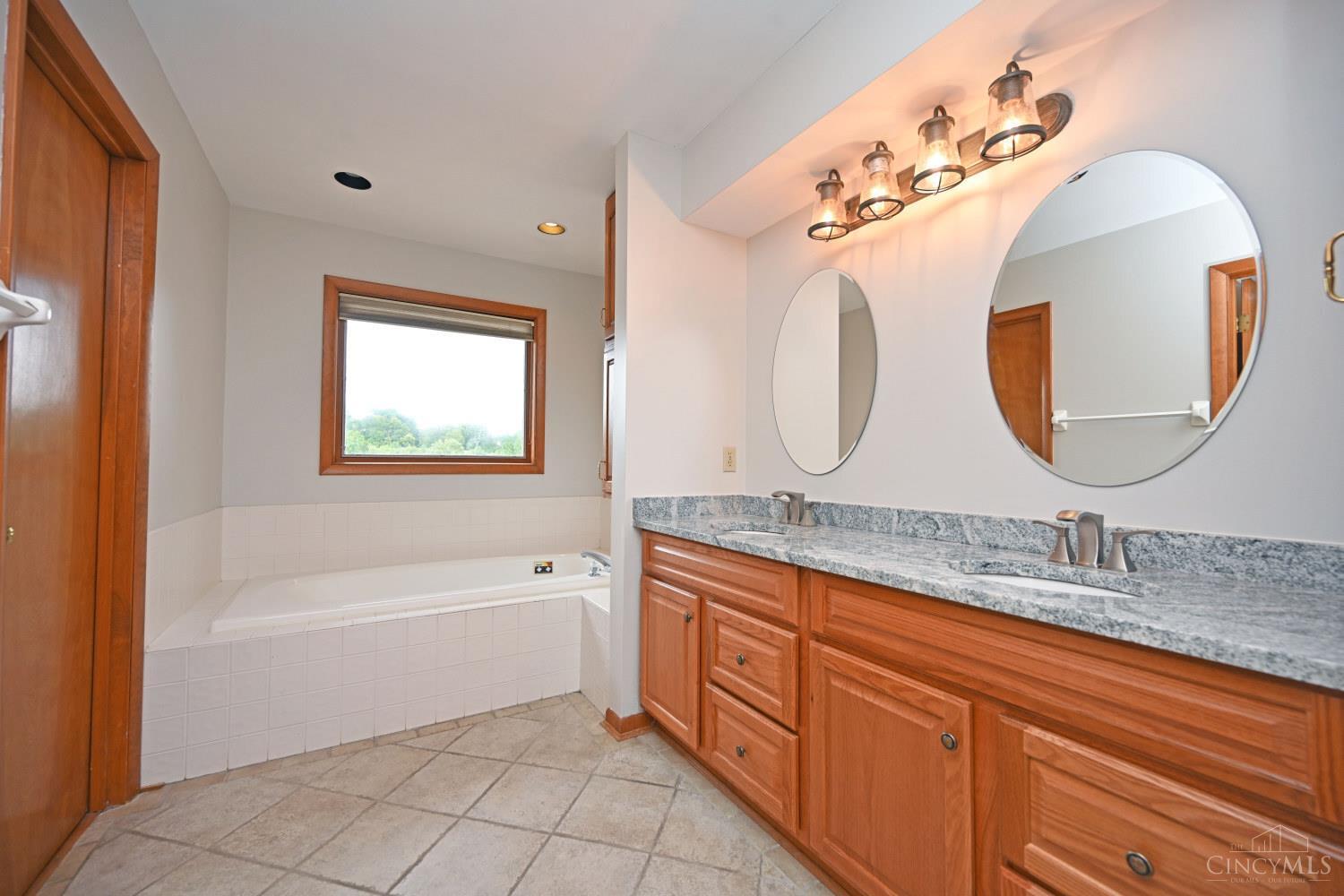 5941 Bridgeview Court