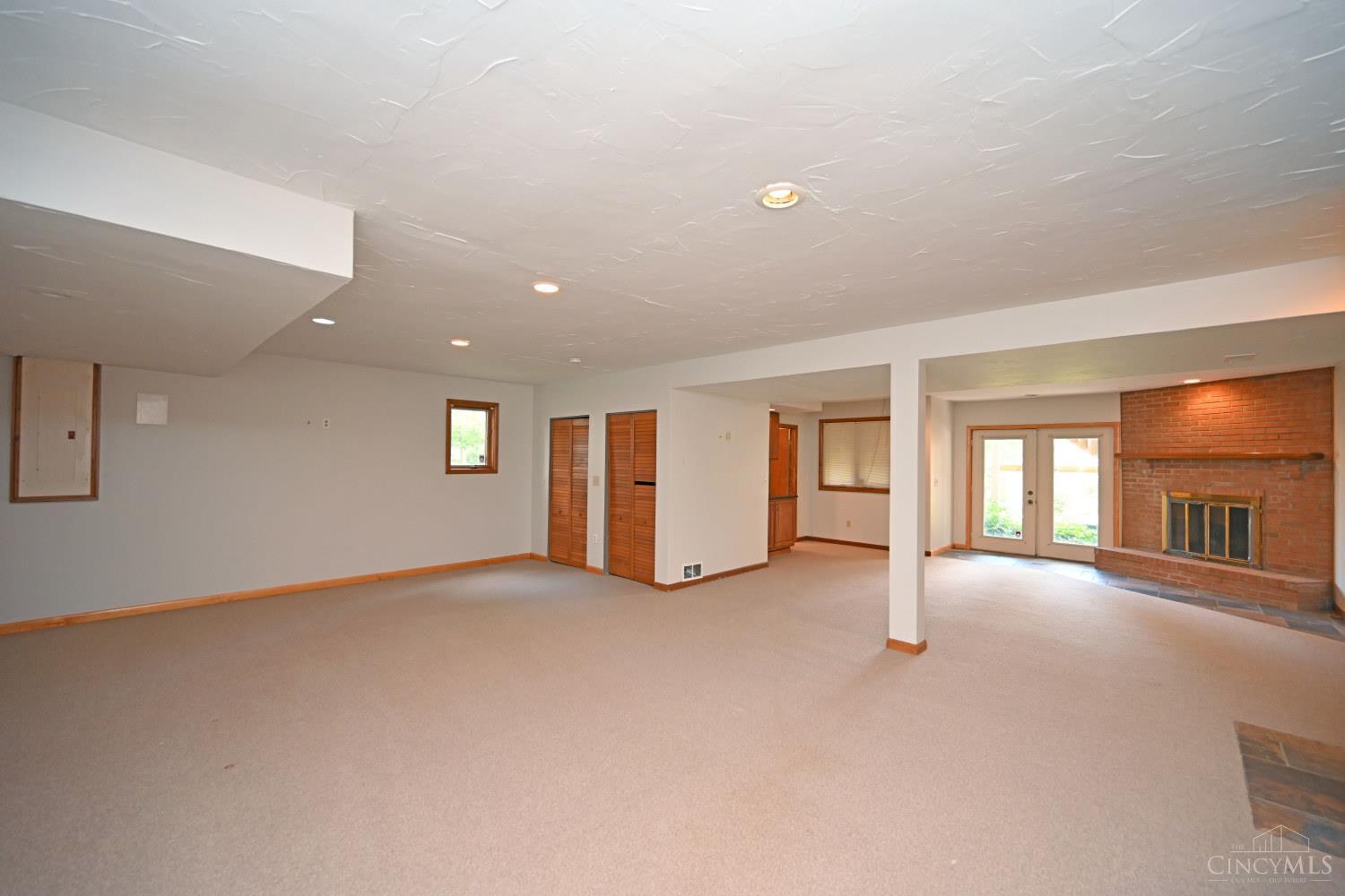 5941 Bridgeview Court