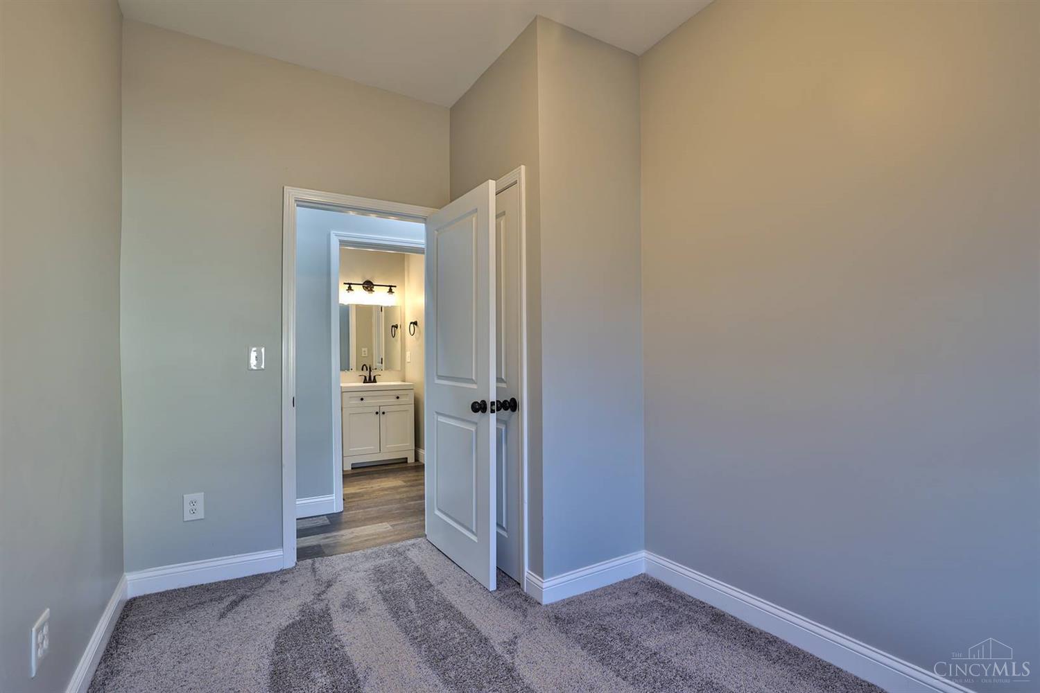 212 S Sycamore Street