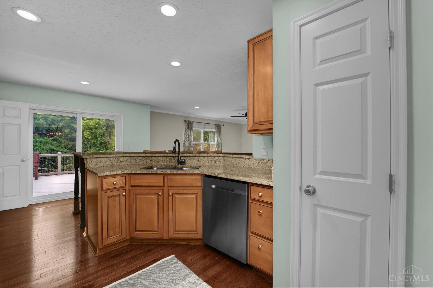 5165 Leslies Woods Court