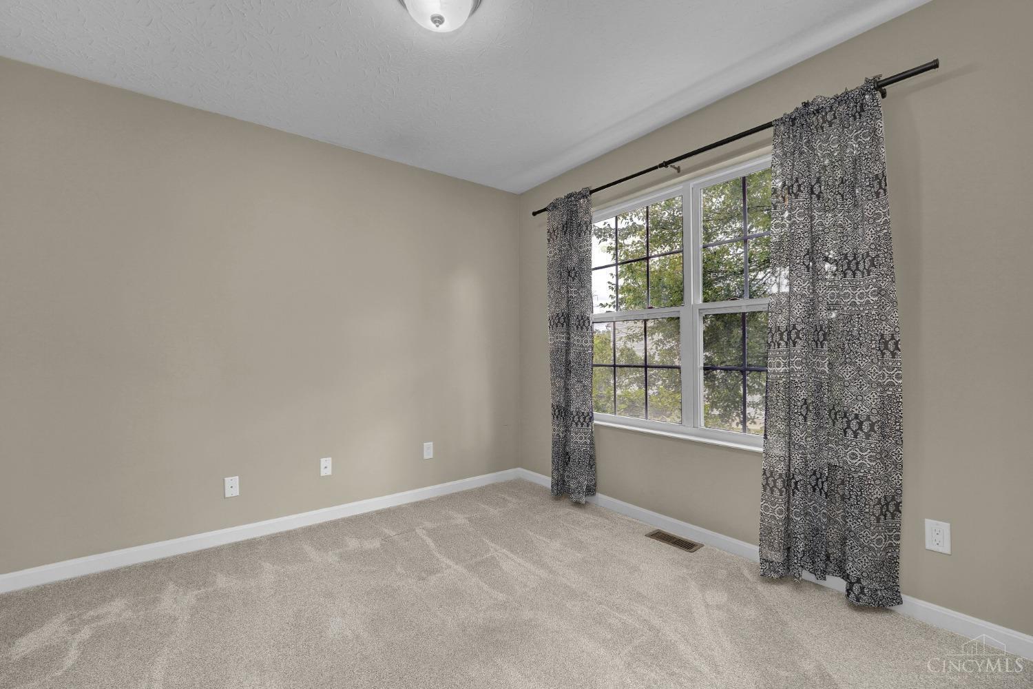 5165 Leslies Woods Court