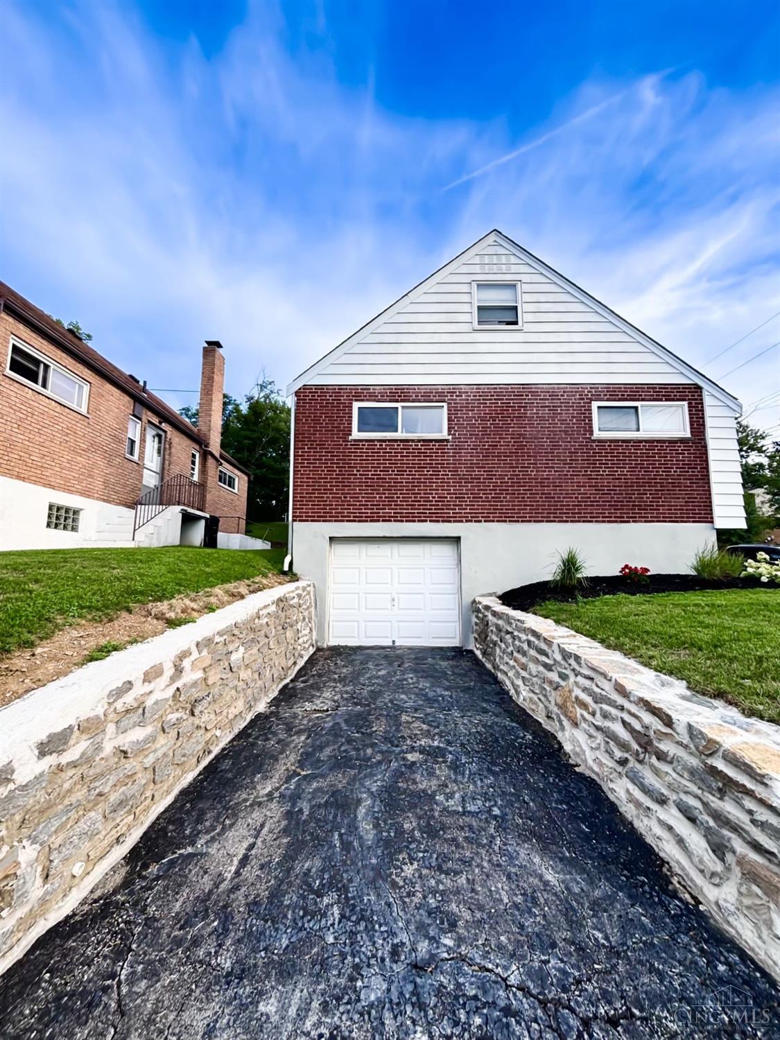 1094 Alcliff Lane