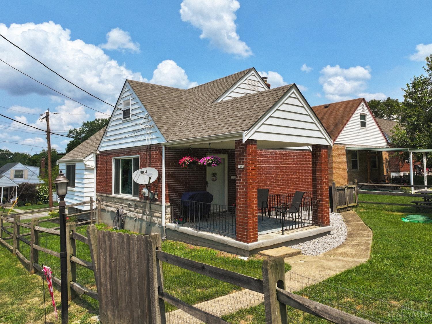 1094 Alcliff Lane