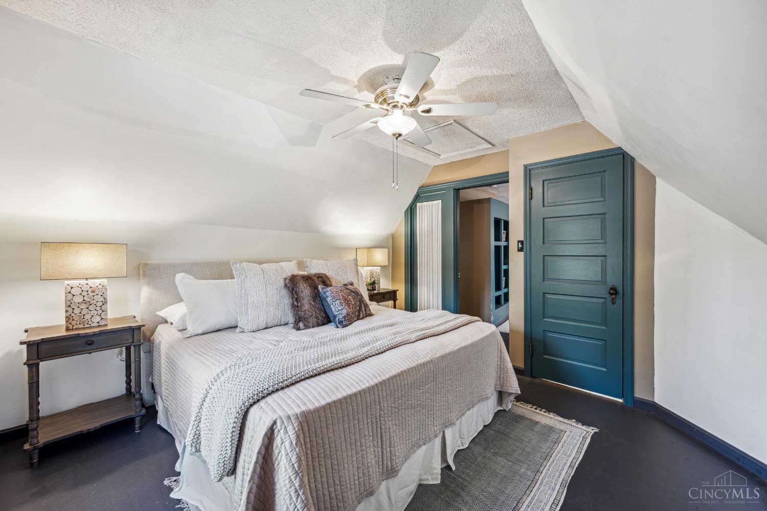 2613 Ridgecliff Avenue