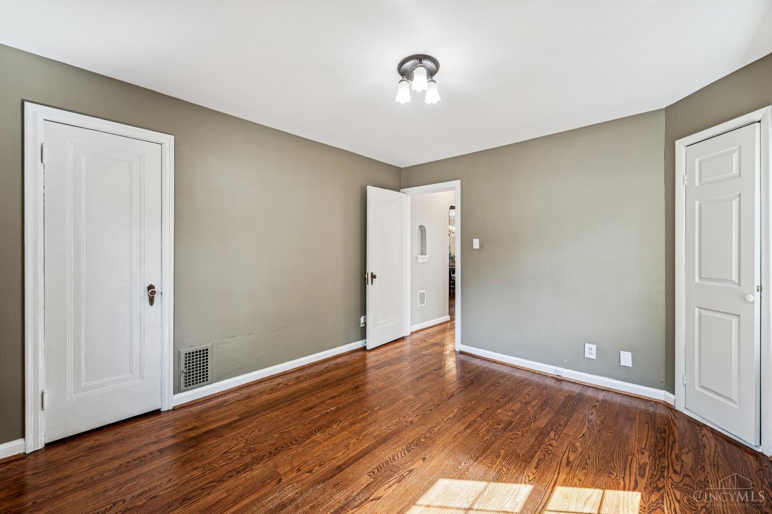 2613 Ridgecliff Avenue