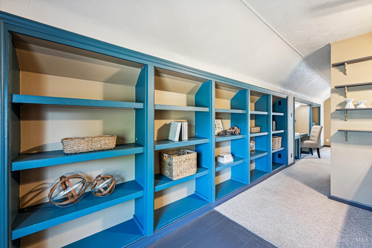 2613 Ridgecliff Avenue