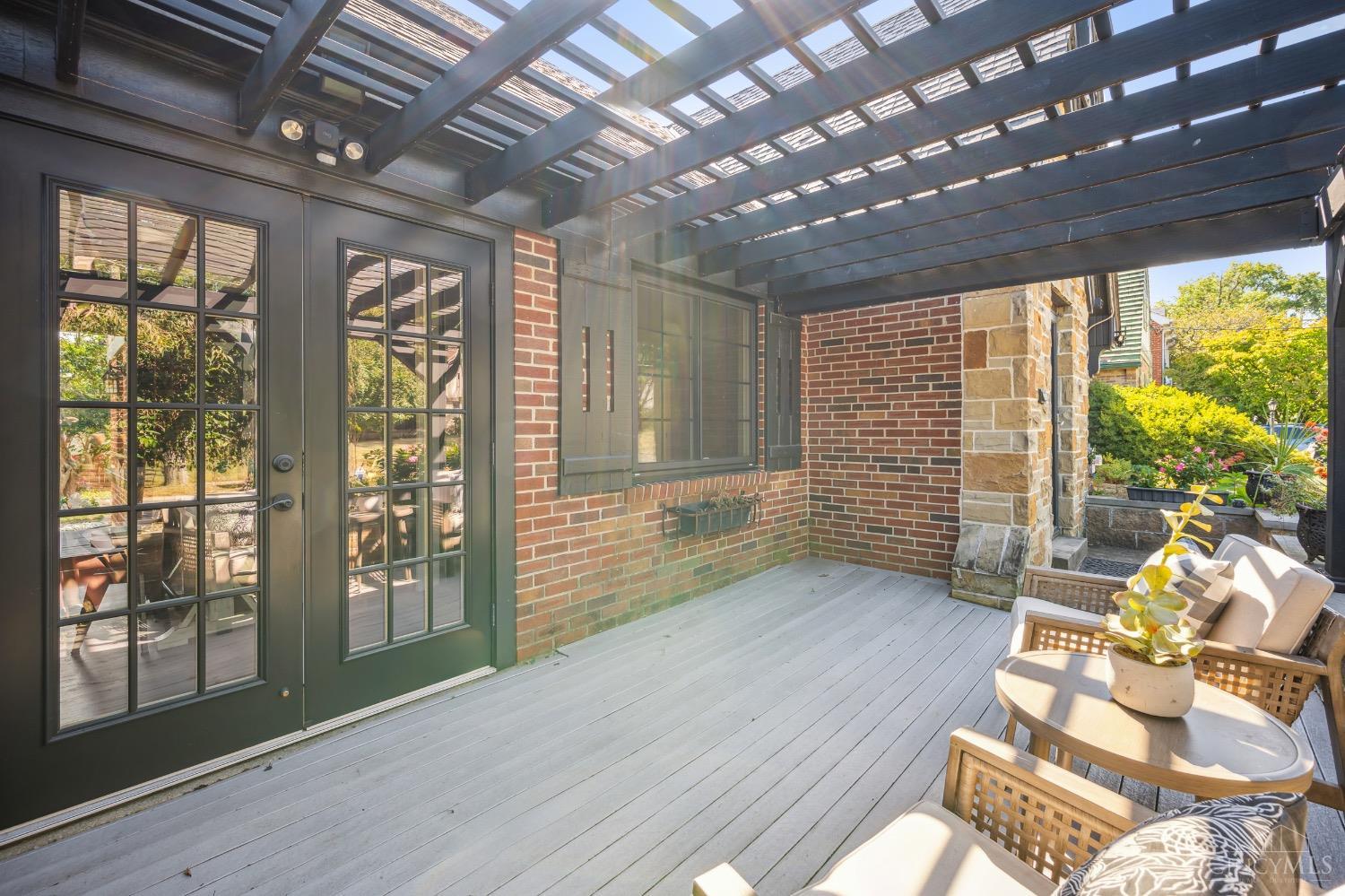 2613 Ridgecliff Avenue