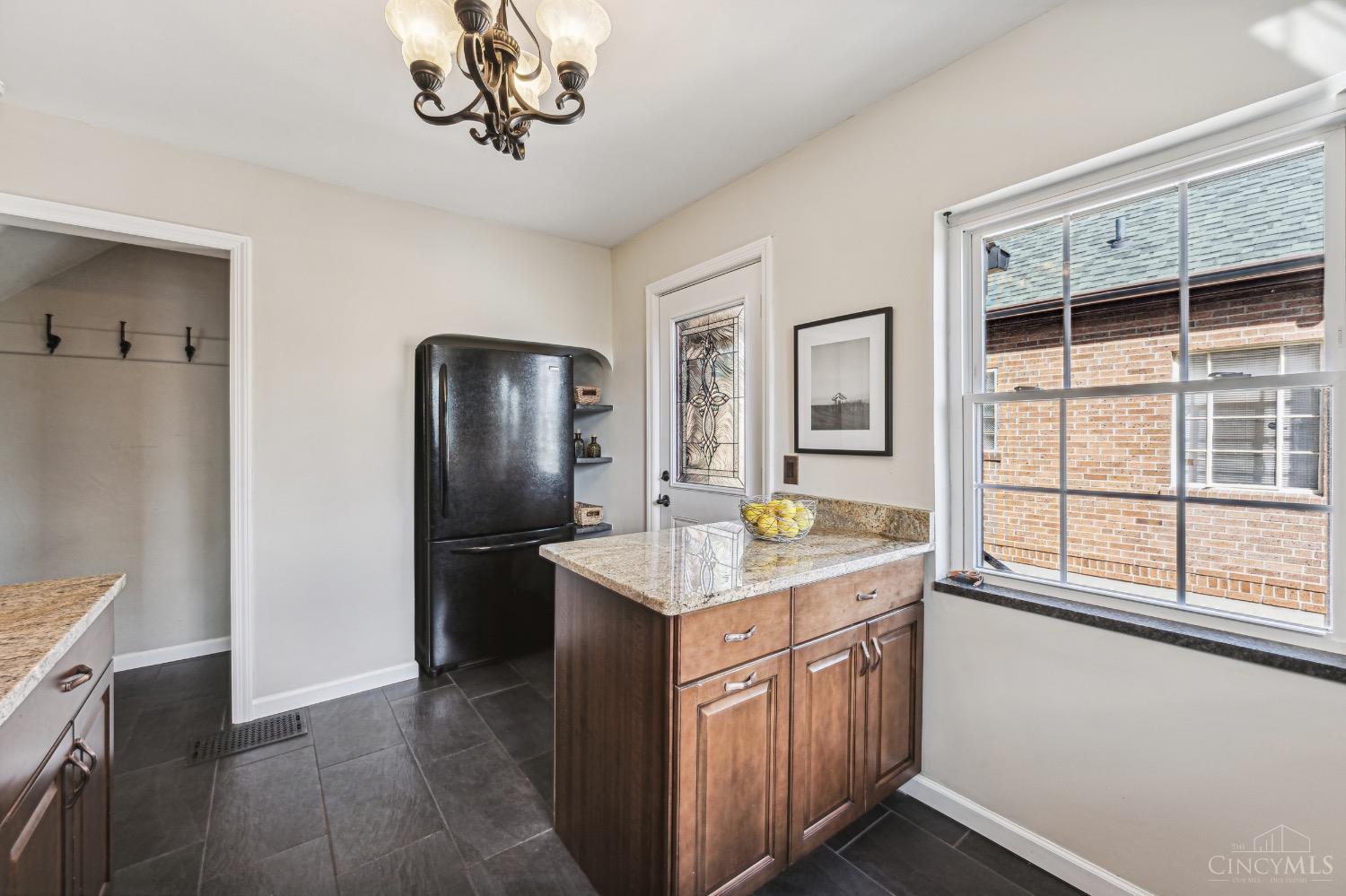 2613 Ridgecliff Avenue