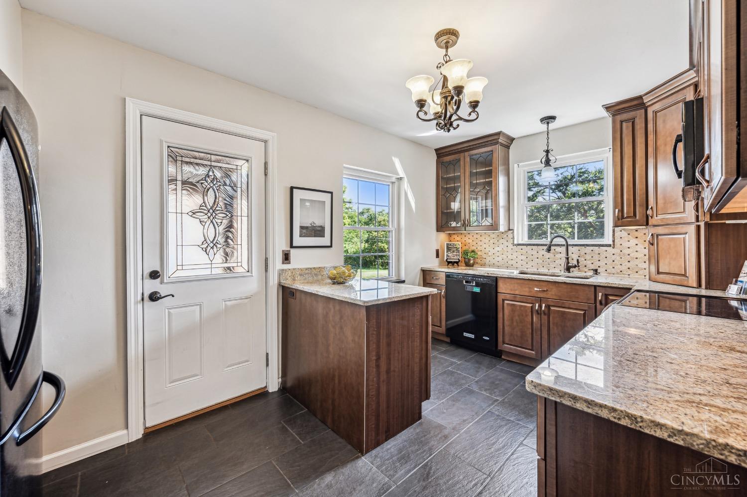 2613 Ridgecliff Avenue