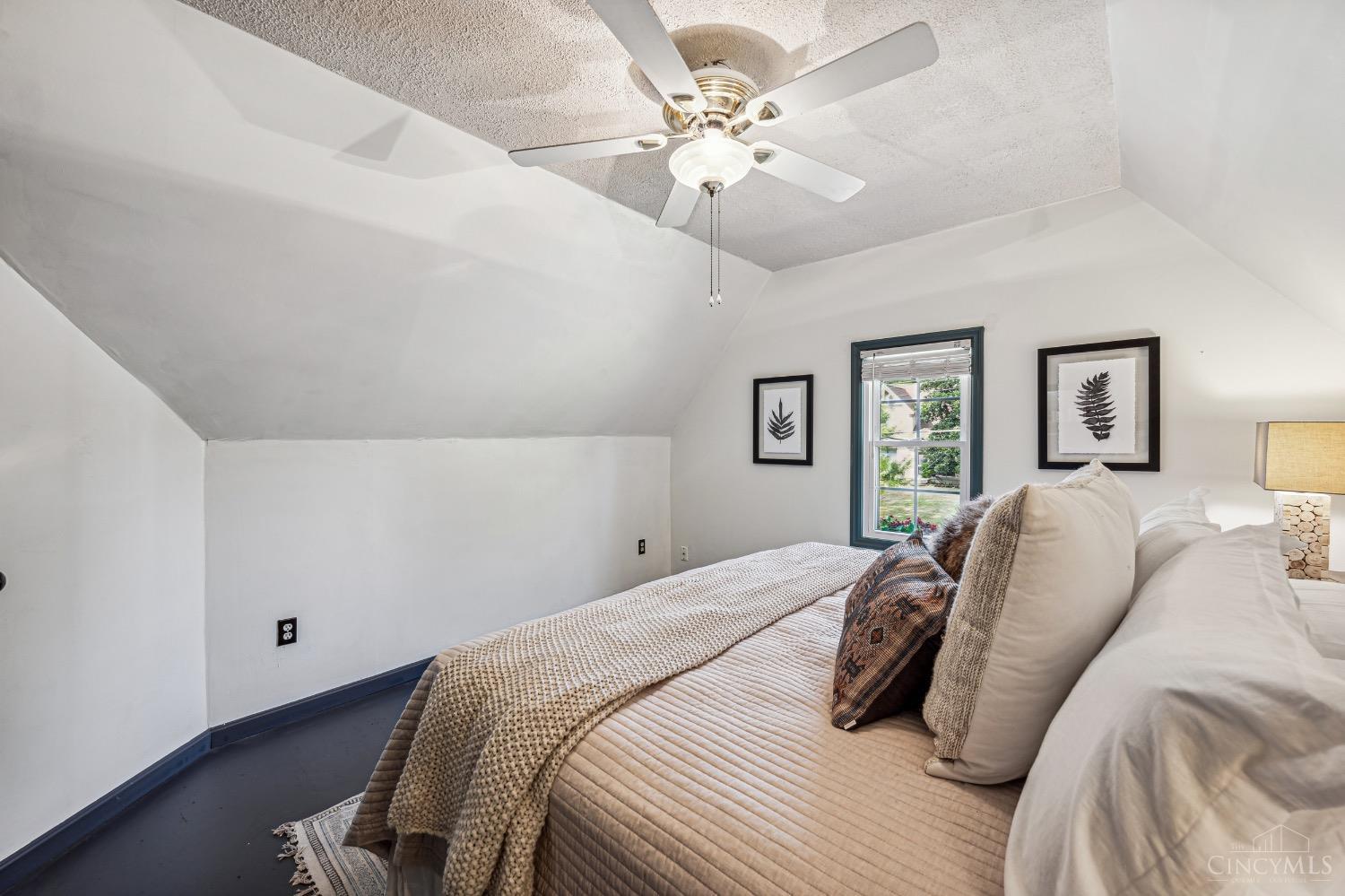 2613 Ridgecliff Avenue