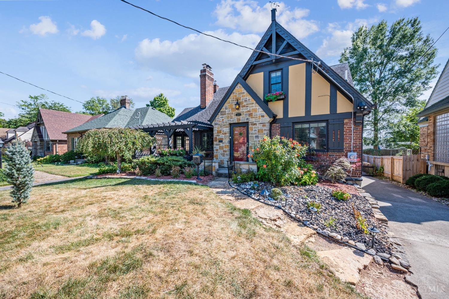 2613 Ridgecliff Avenue