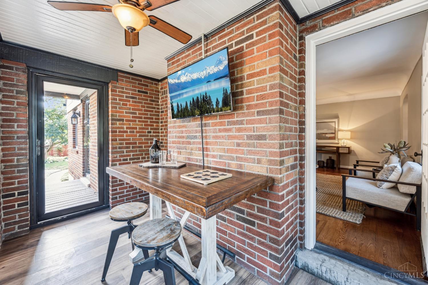 2613 Ridgecliff Avenue