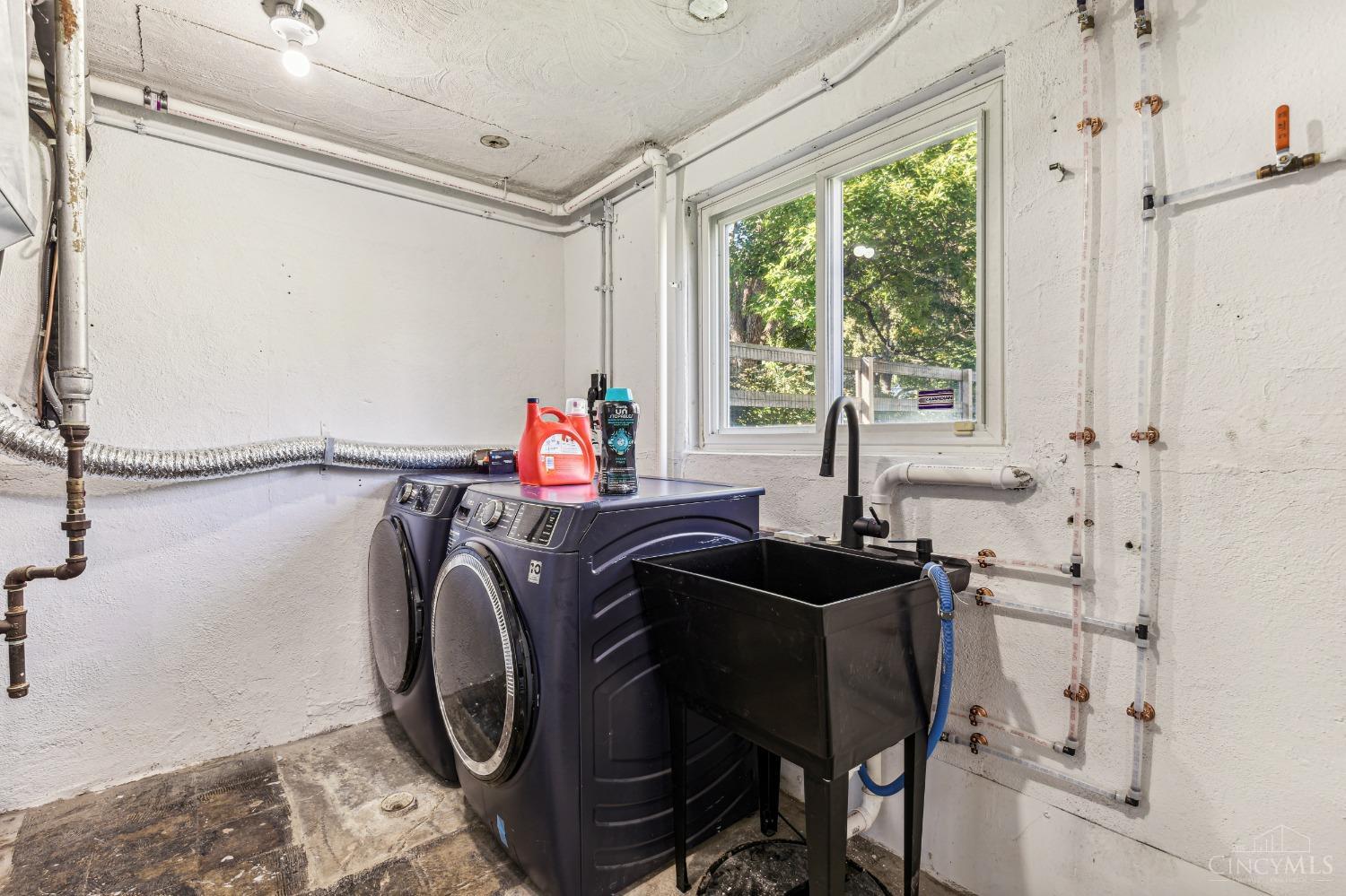 3435 Moonridge Drive