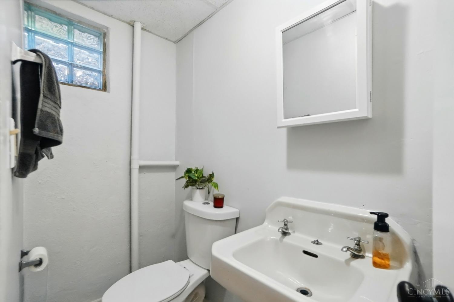 5694 Antoninus Drive