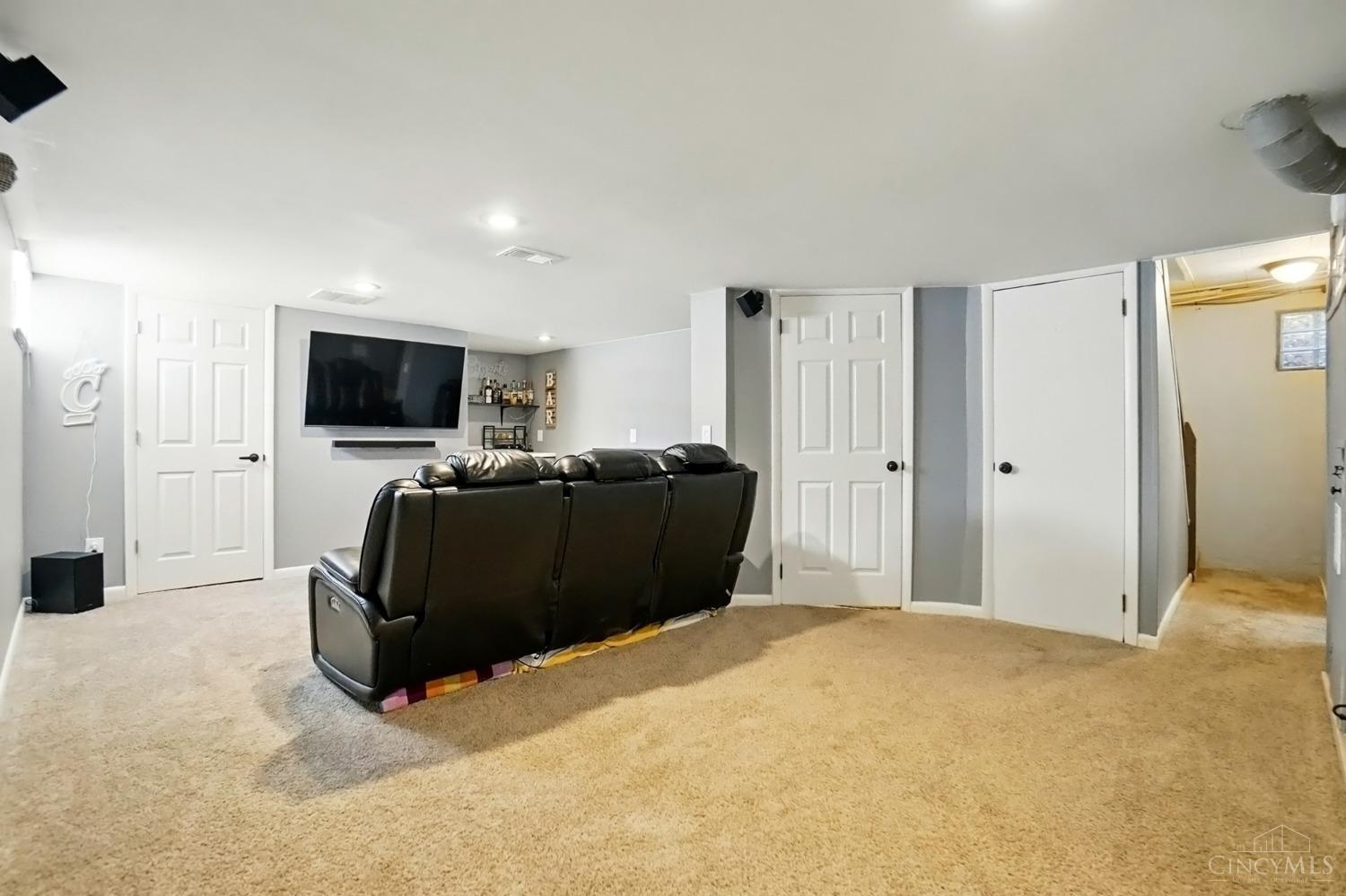 5694 Antoninus Drive