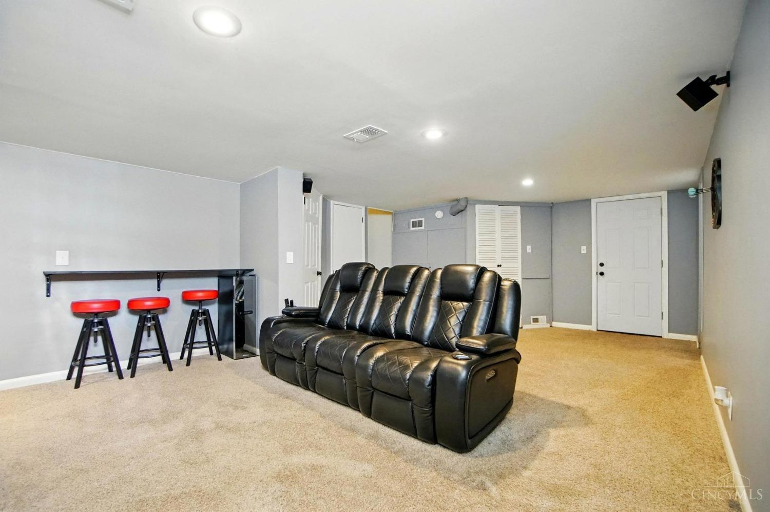 5694 Antoninus Drive