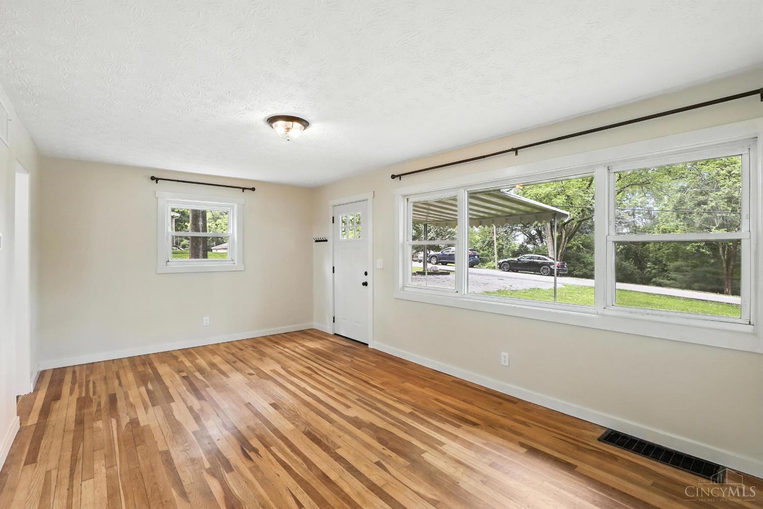 6040 Parrakeet Drive