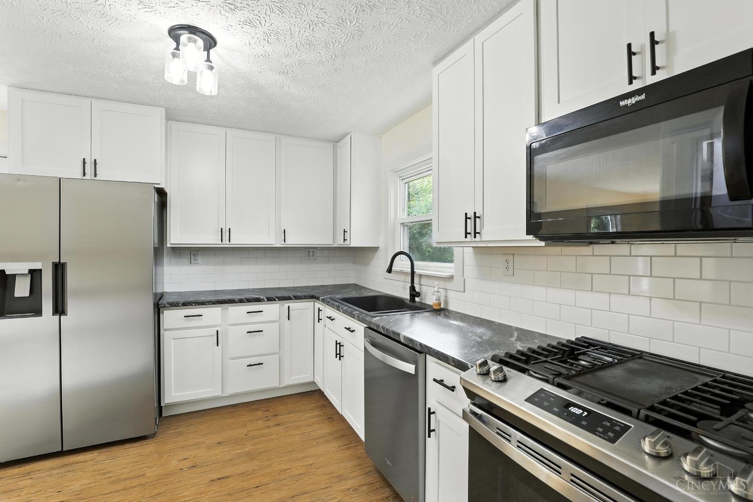 6040 Parrakeet Drive