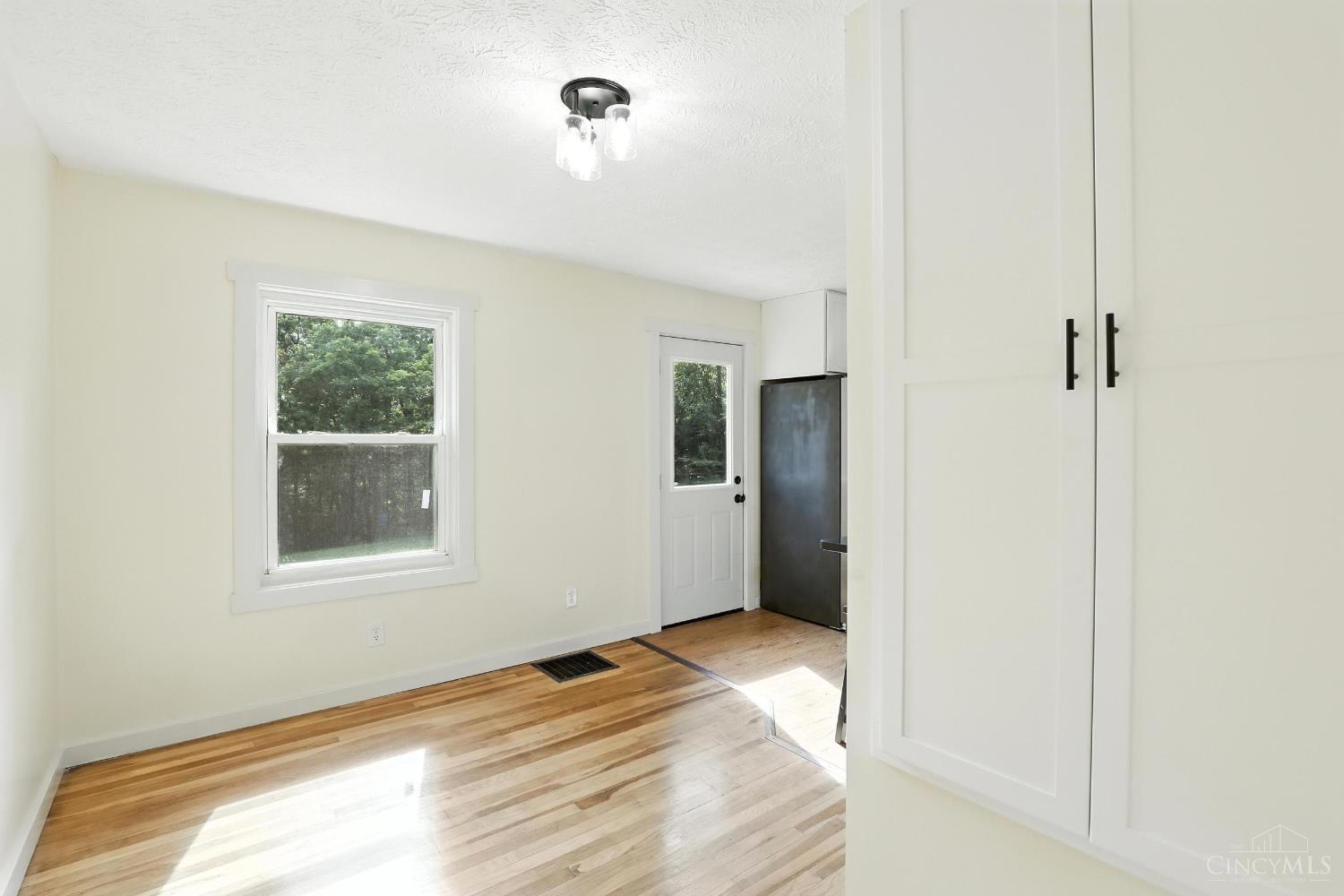 6040 Parrakeet Drive