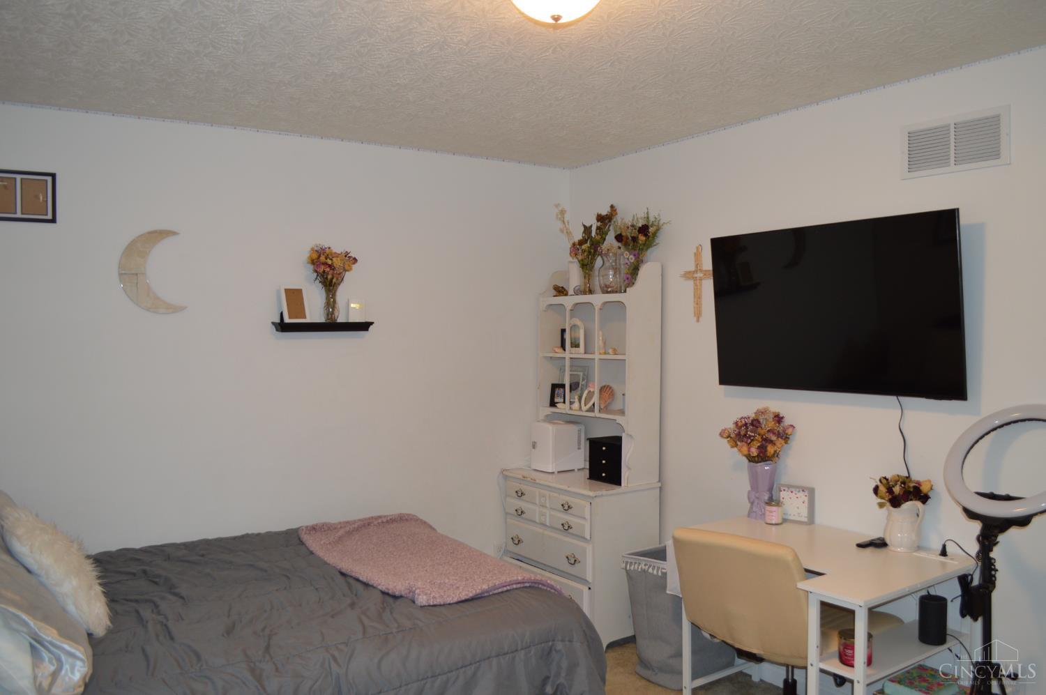 2043 Wagon Wheel Drive