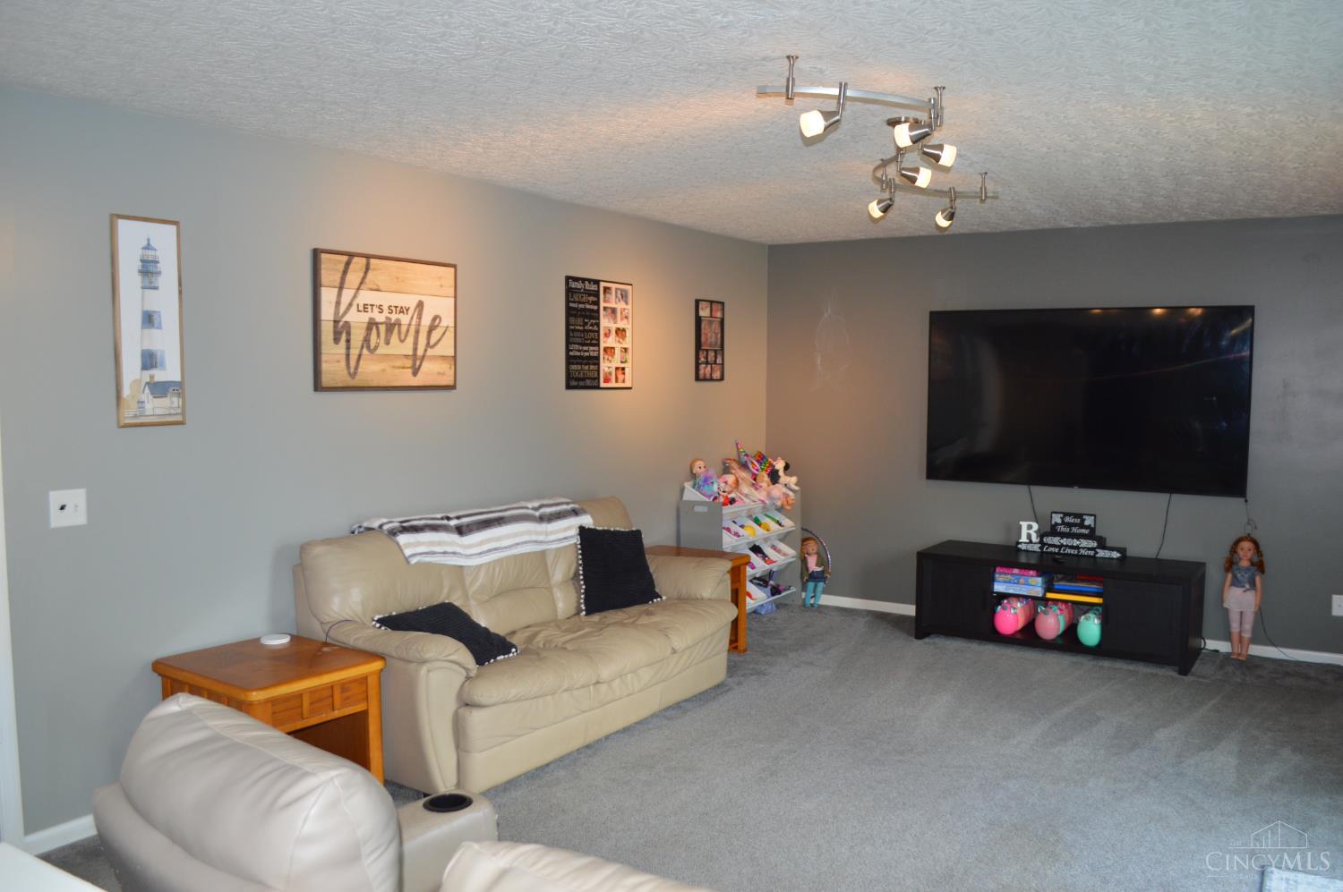 2043 Wagon Wheel Drive