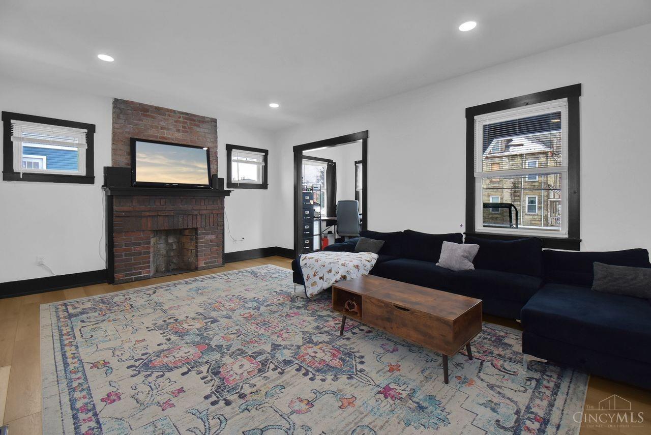 3021 Melrose Avenue