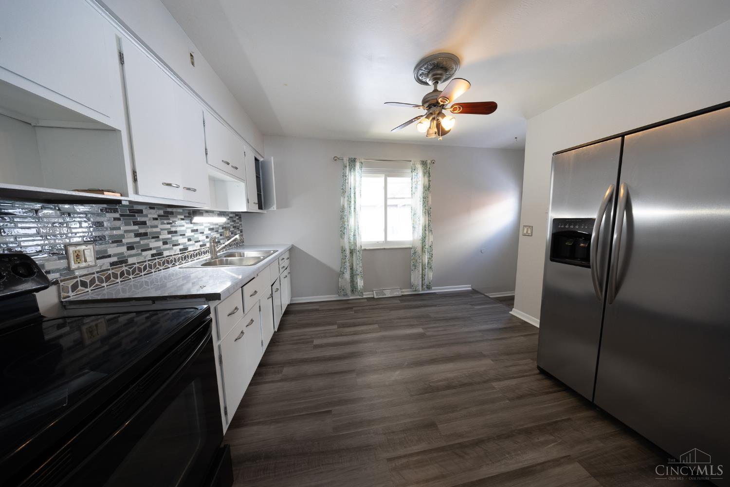 3041 Westknolls Lane