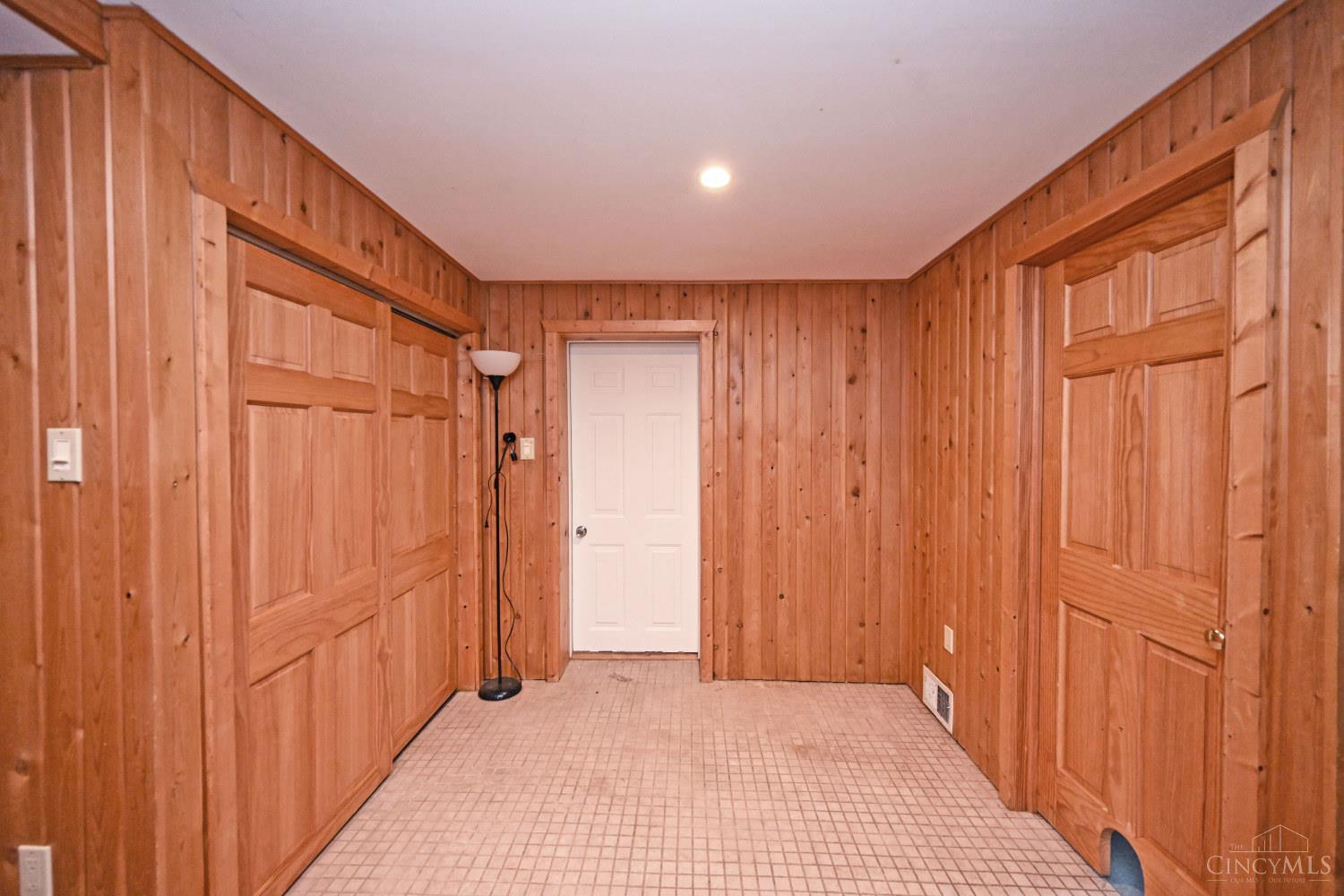 3041 Westknolls Lane