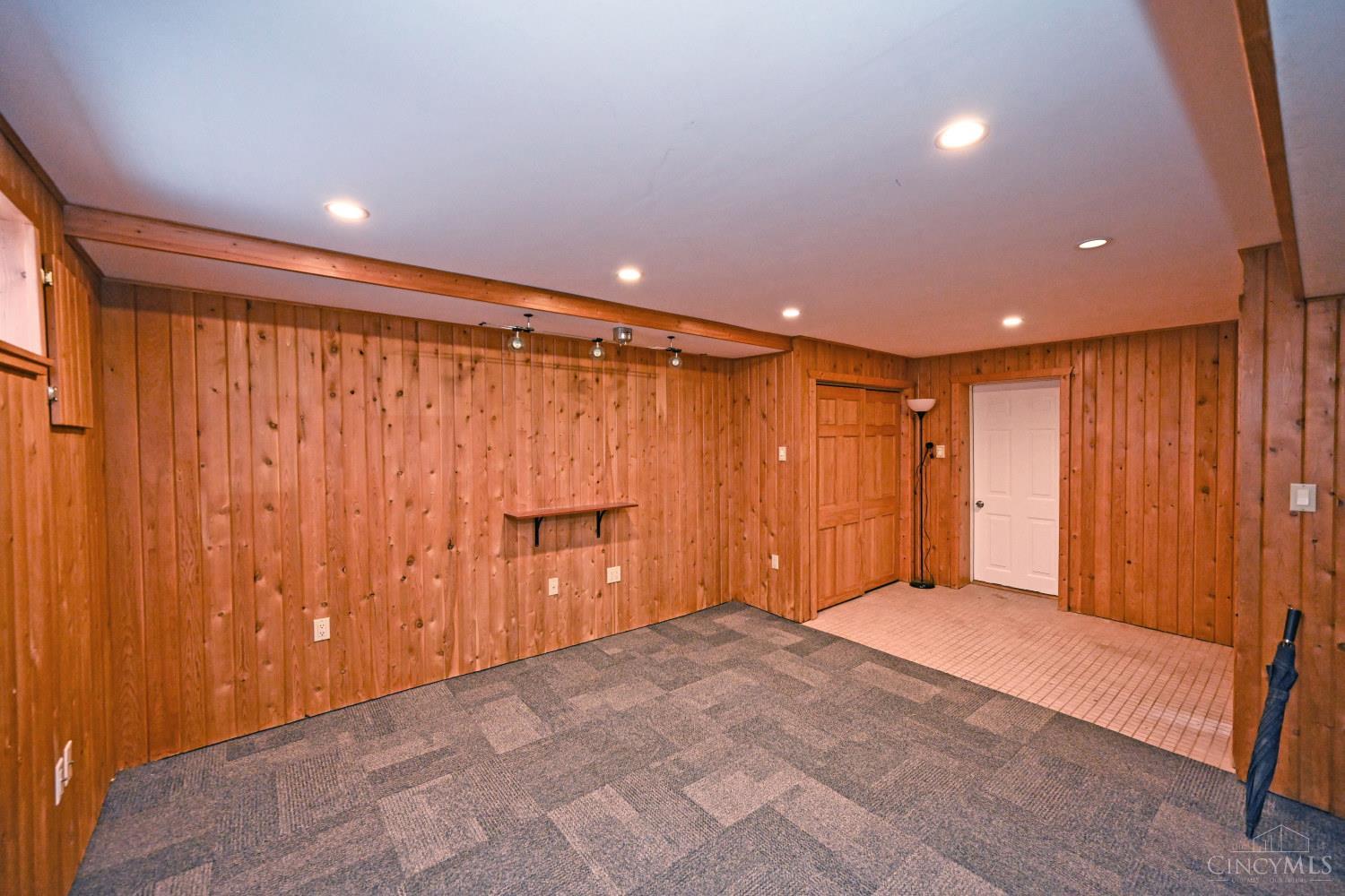 3041 Westknolls Lane