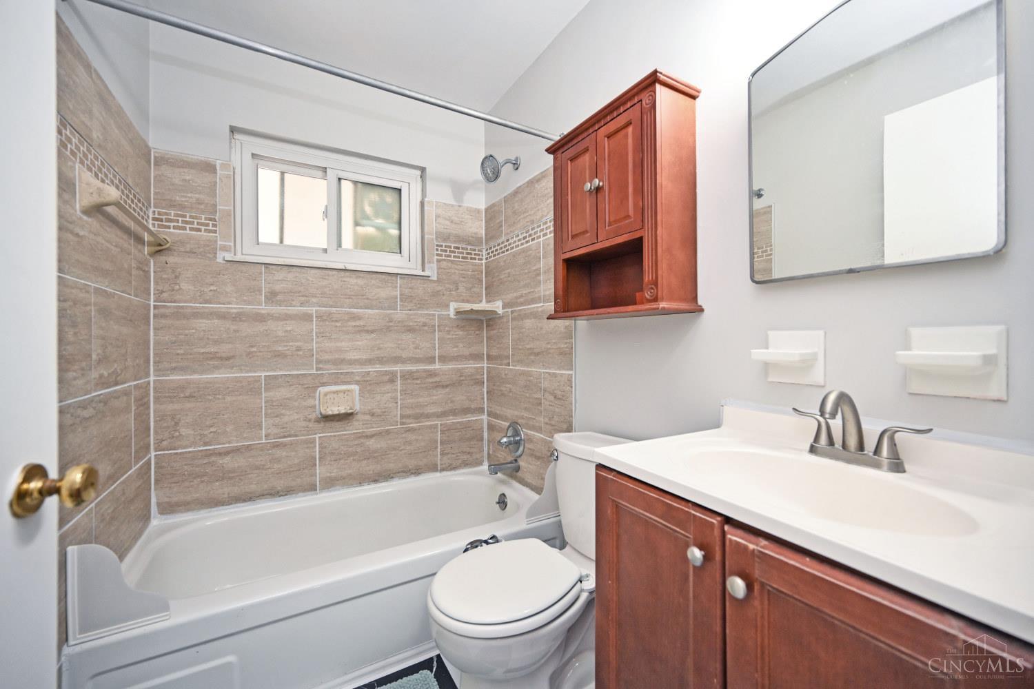 3041 Westknolls Lane