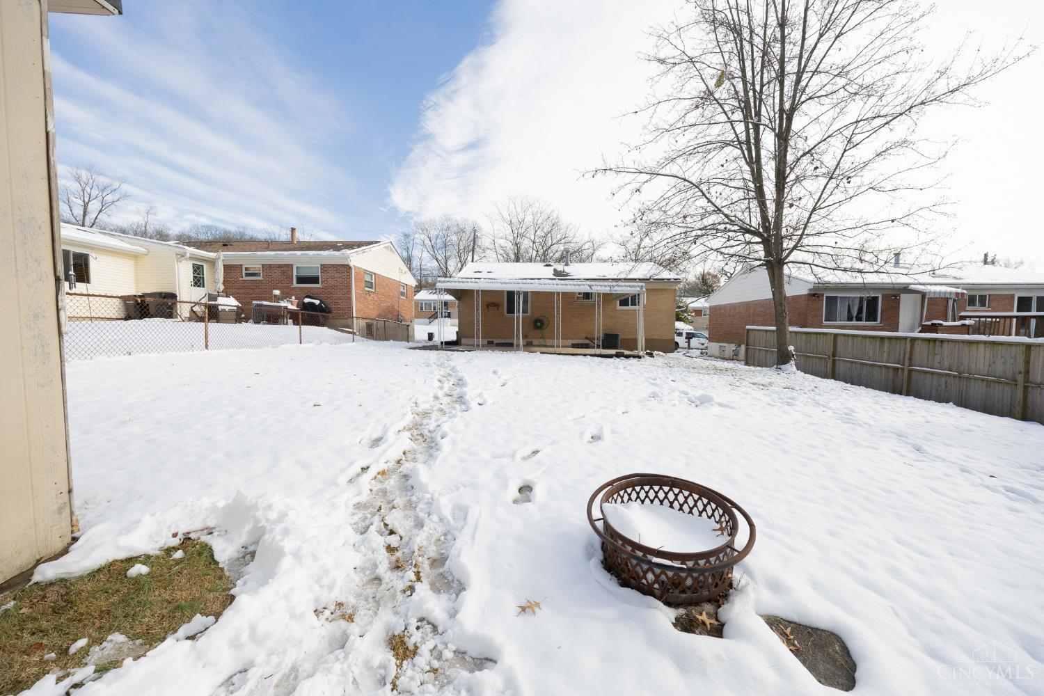 3041 Westknolls Lane