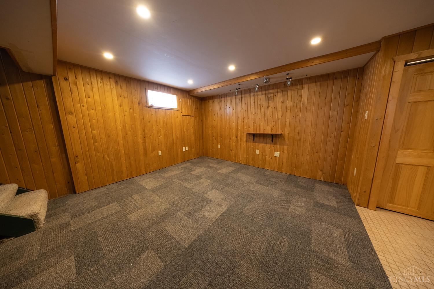 3041 Westknolls Lane