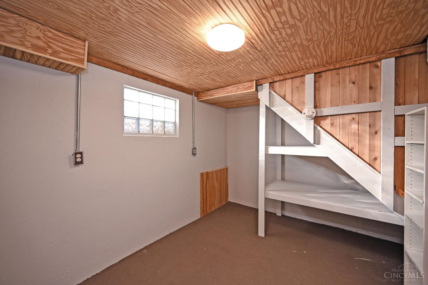 3041 Westknolls Lane