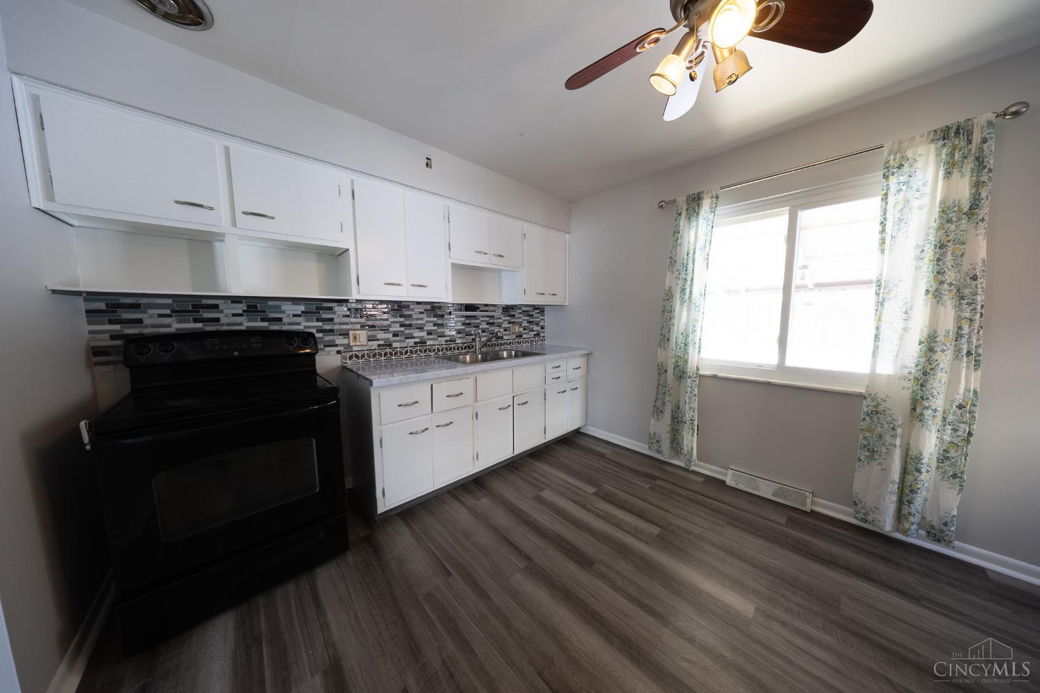 3041 Westknolls Lane