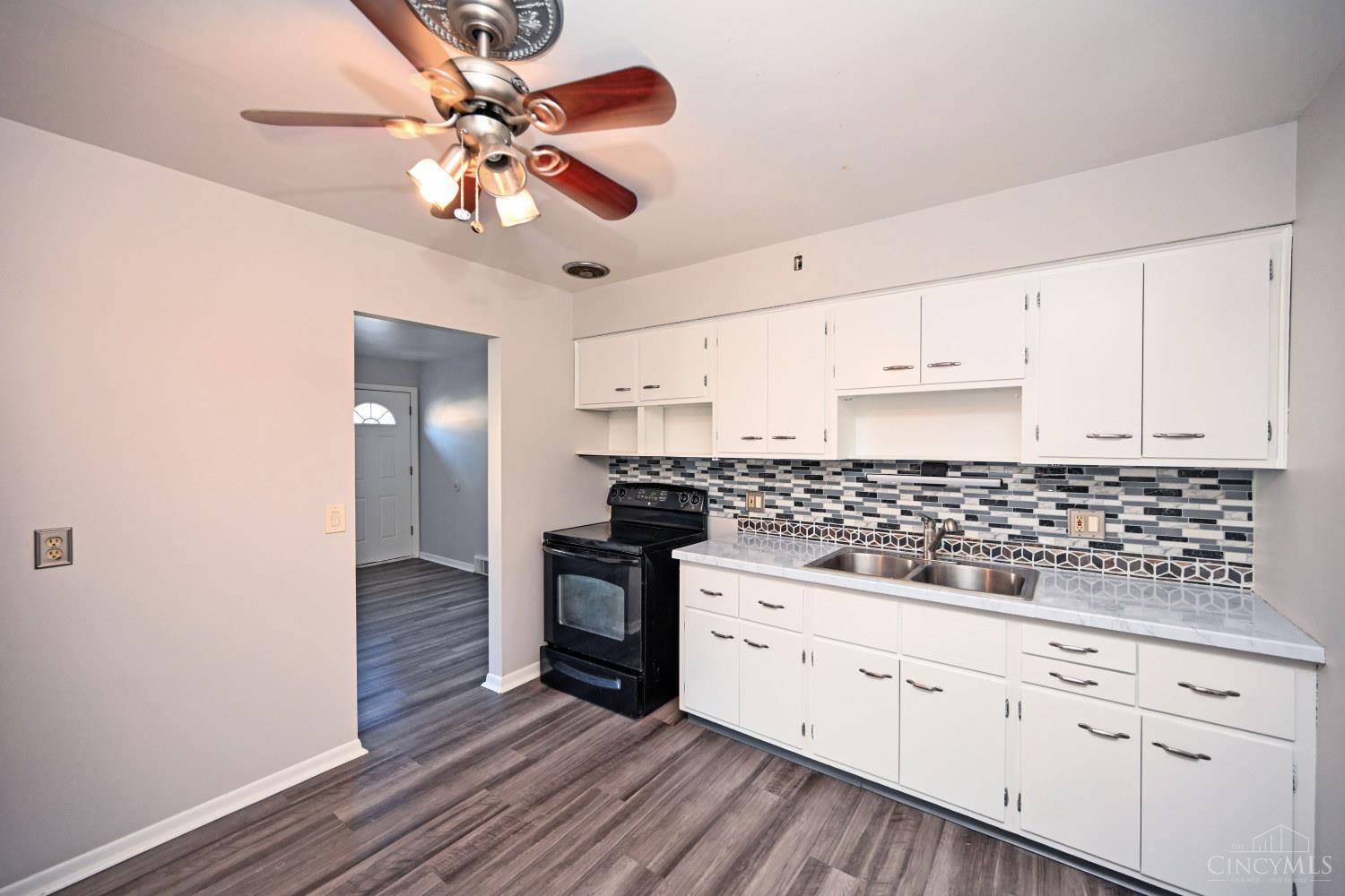 3041 Westknolls Lane