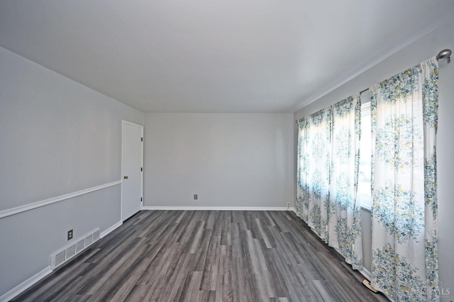 3041 Westknolls Lane