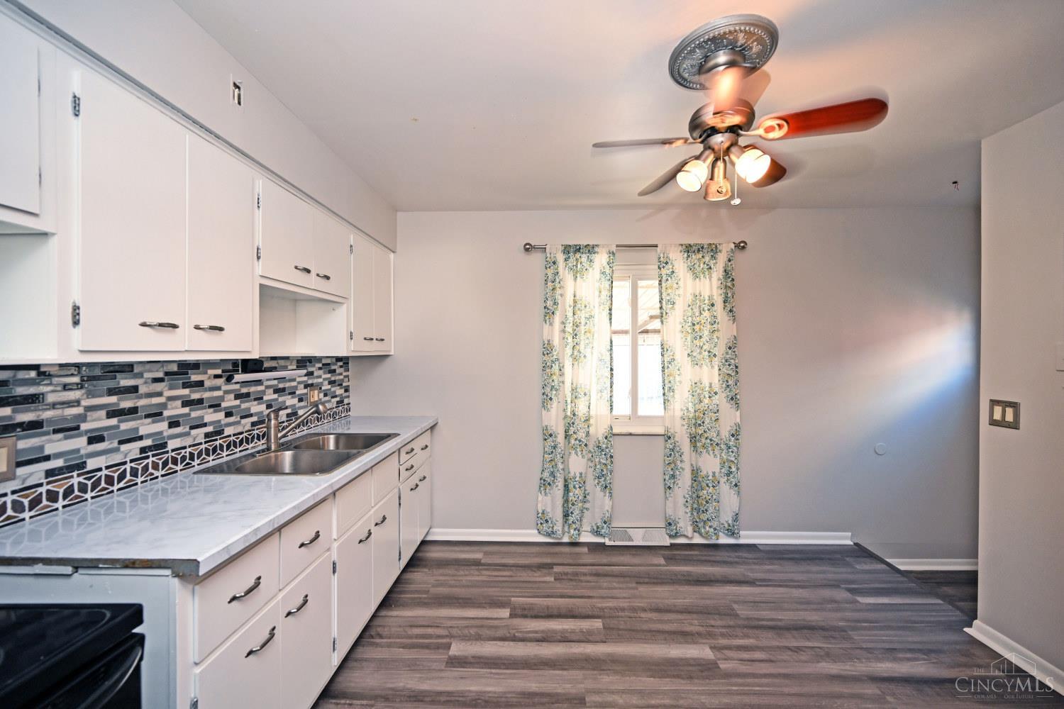 3041 Westknolls Lane