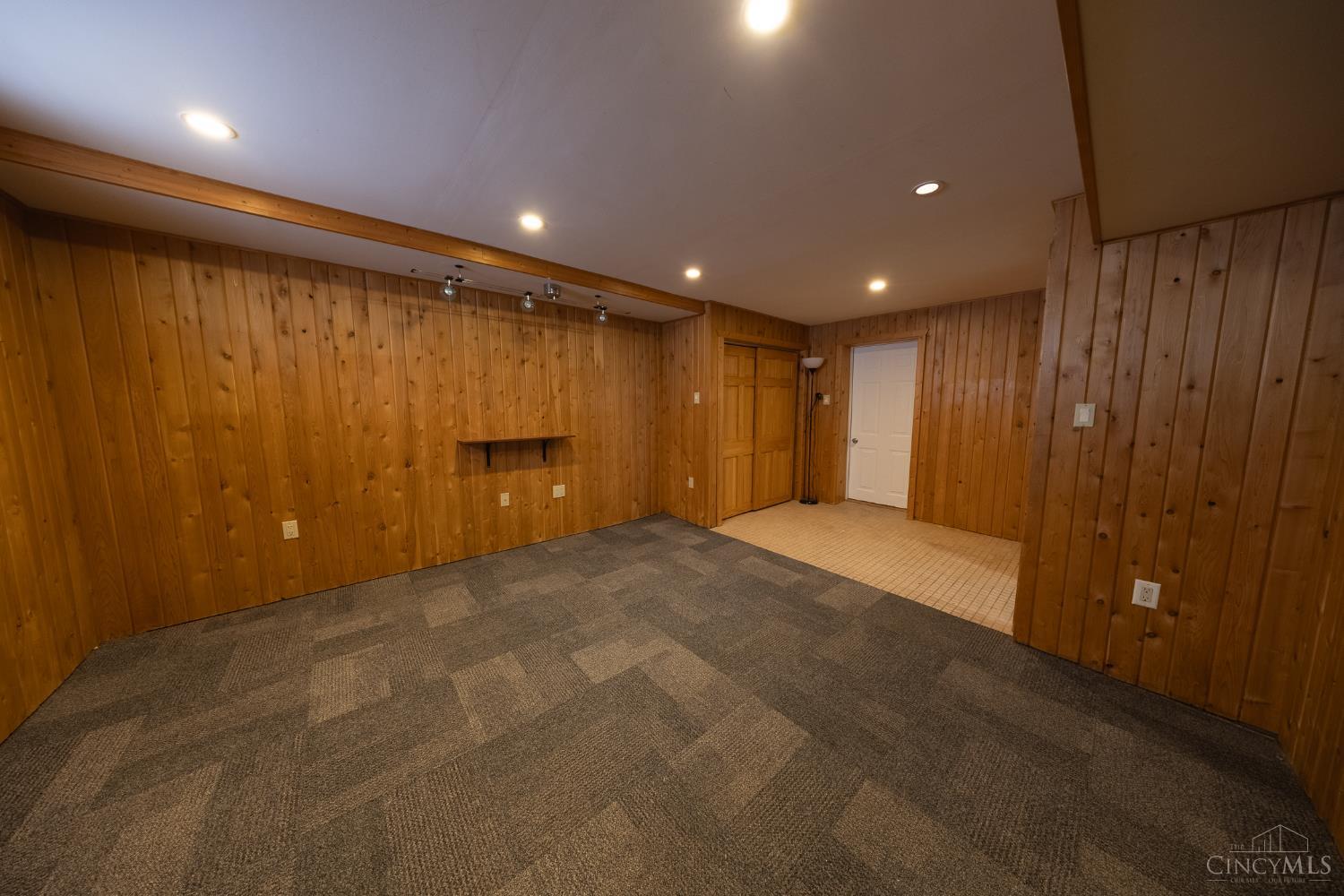 3041 Westknolls Lane