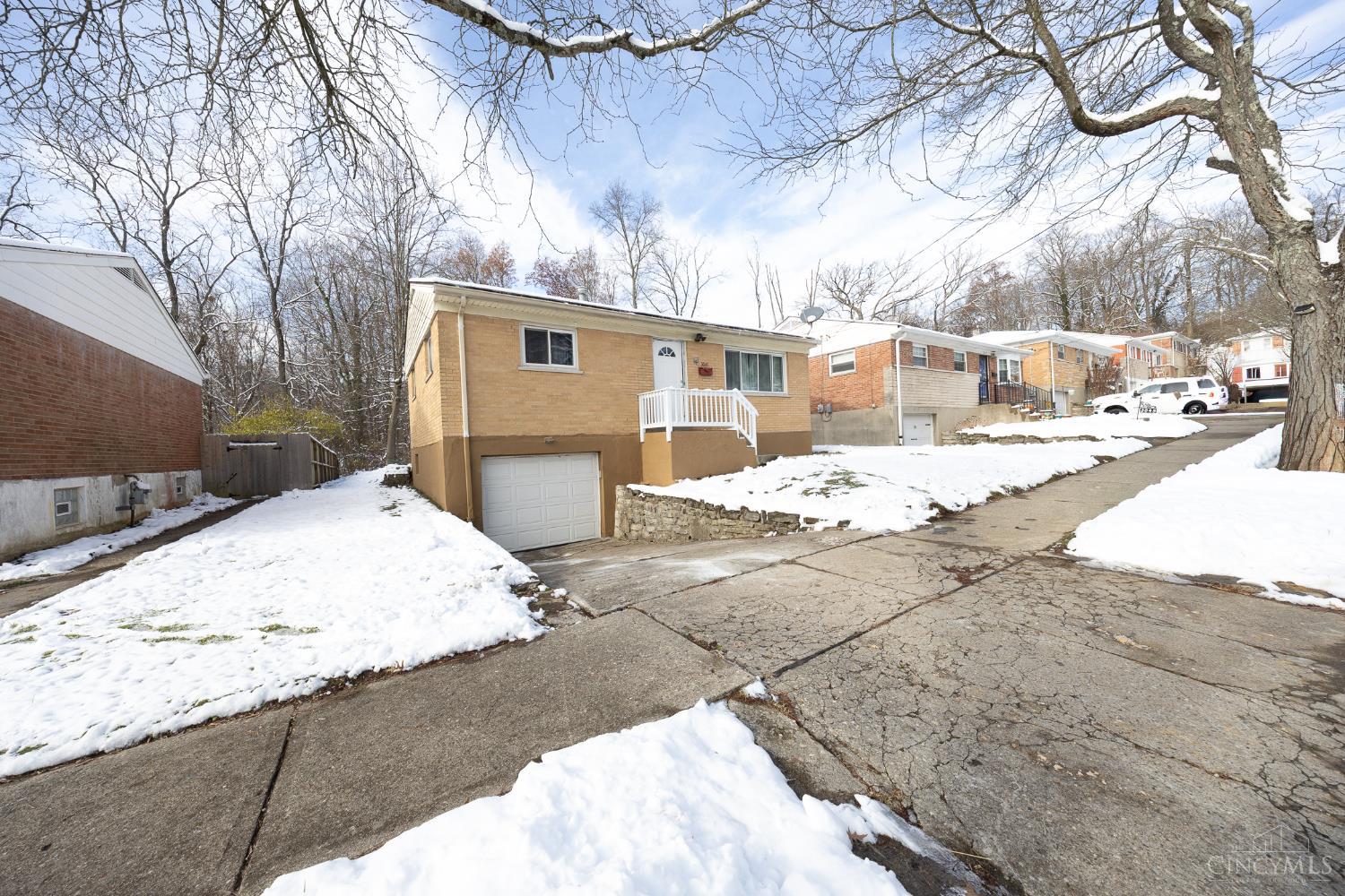 3041 Westknolls Lane