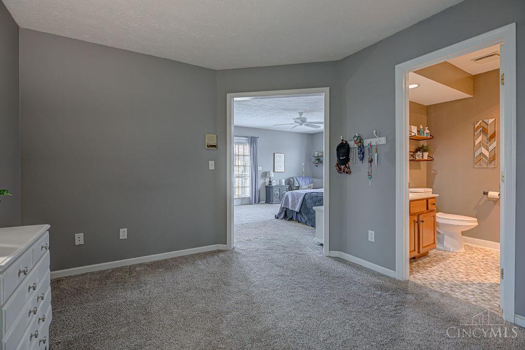 6142 Cleves Warsaw 4