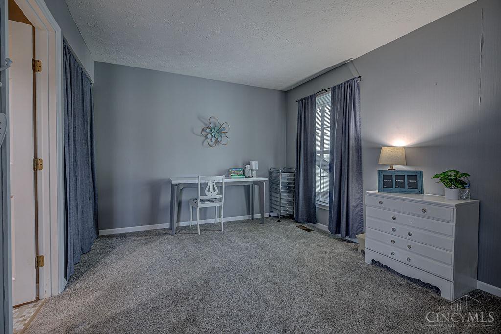 6142 Cleves Warsaw 4