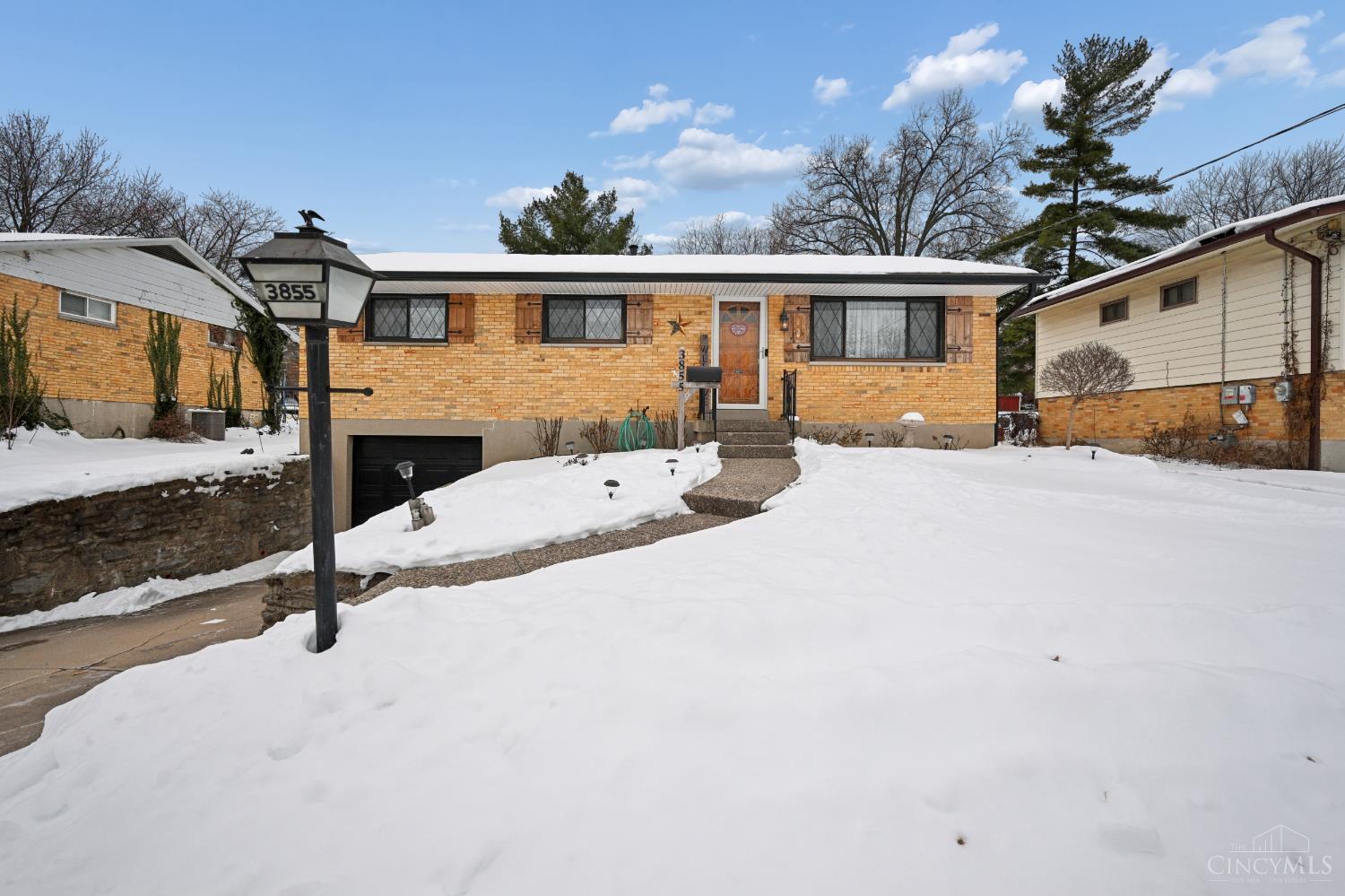 3855 Ridgecombe Drive