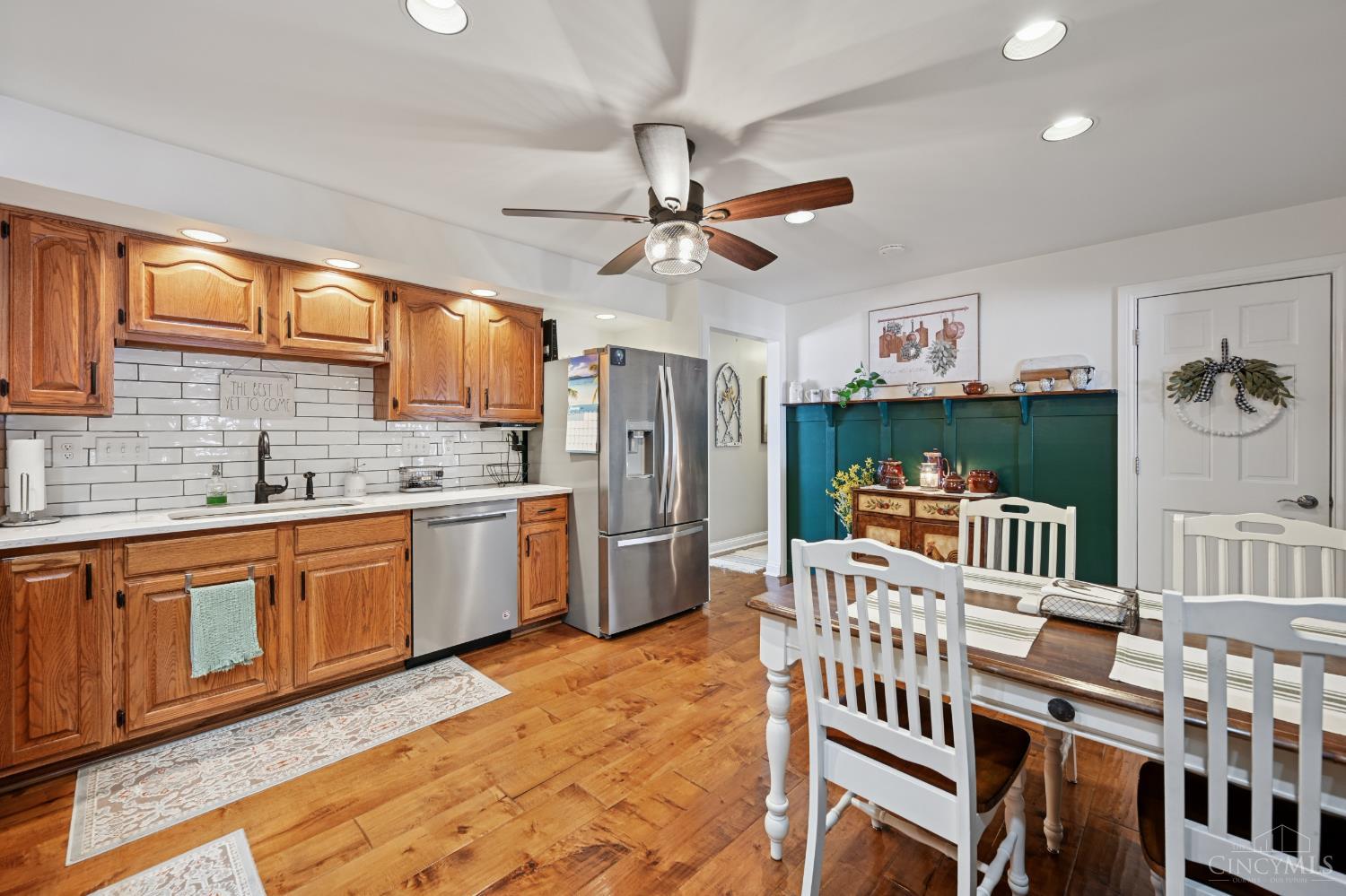 3855 Ridgecombe Drive