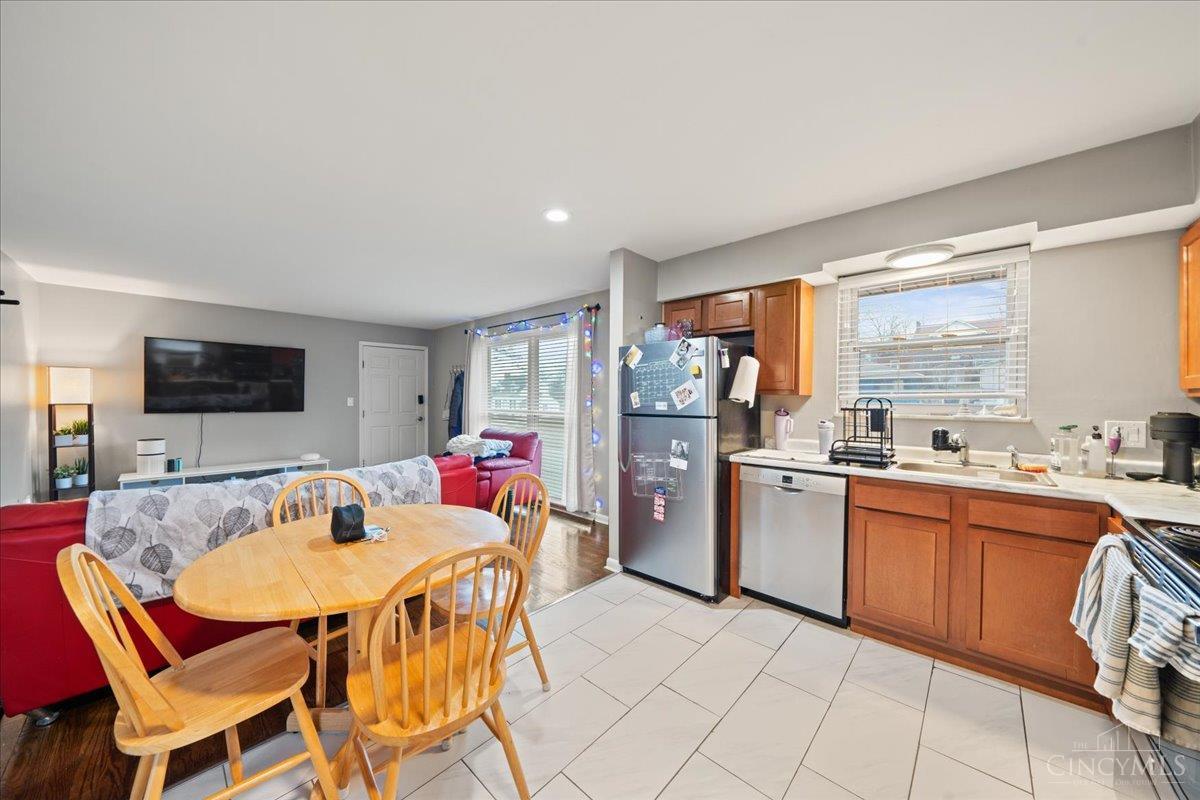 2465 E Galbraith Road